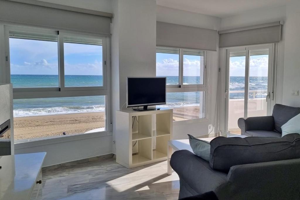Sea Front In Apartment *